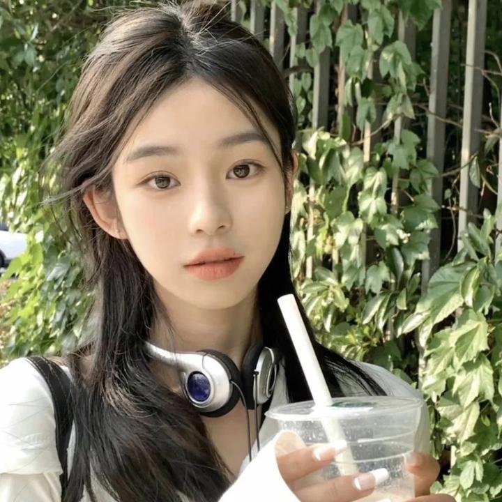 颁奖典礼后台直击：一线女星与前任深夜同框，前后半年最新进展